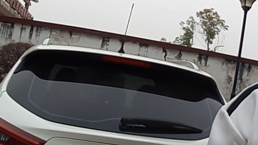 CDTV5丨高速公路超车道倒车 这波操作交警“打”12分