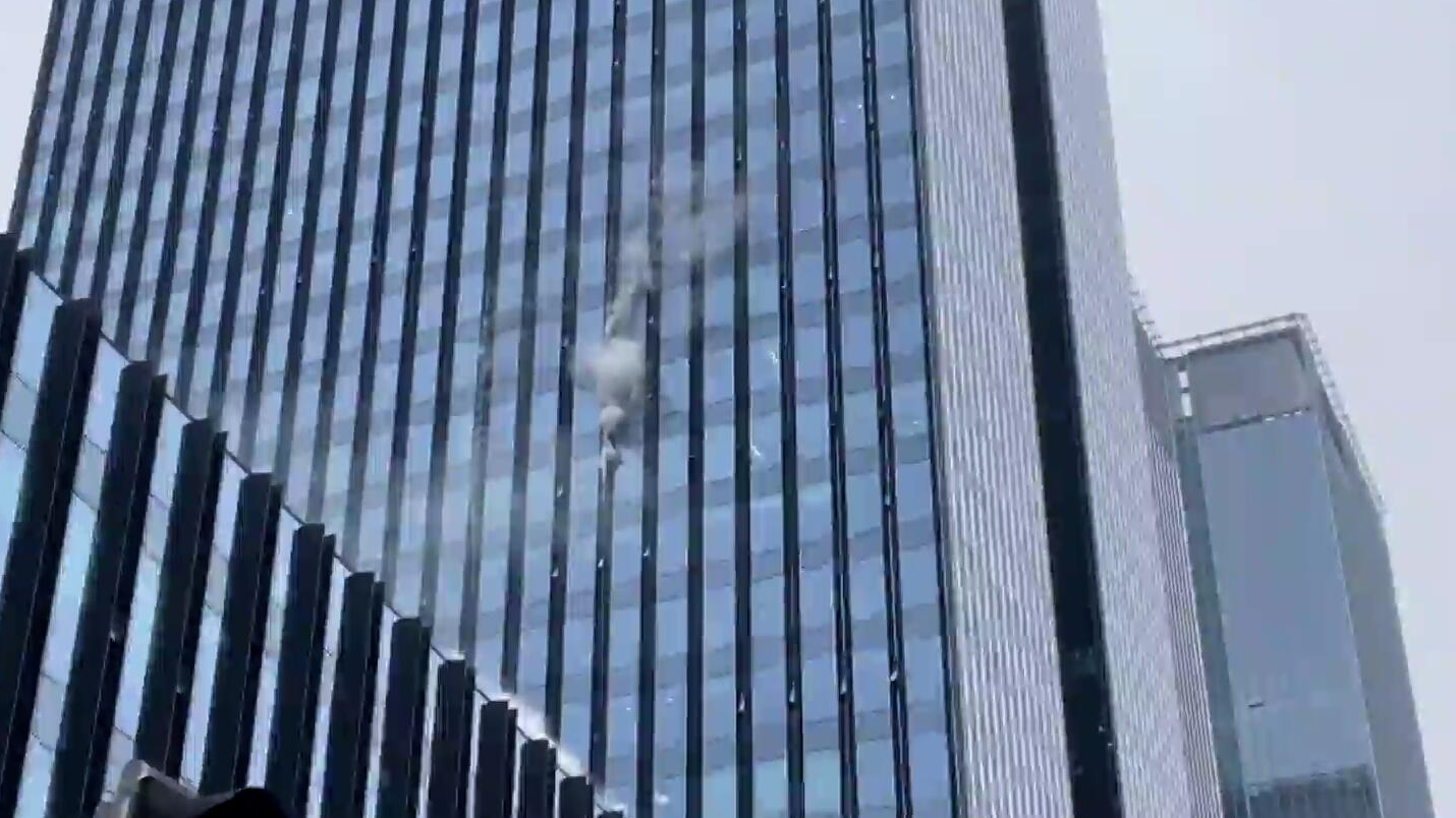 CDTV5丨高层灭火救援演练 拉开“119”消防宣传月大幕